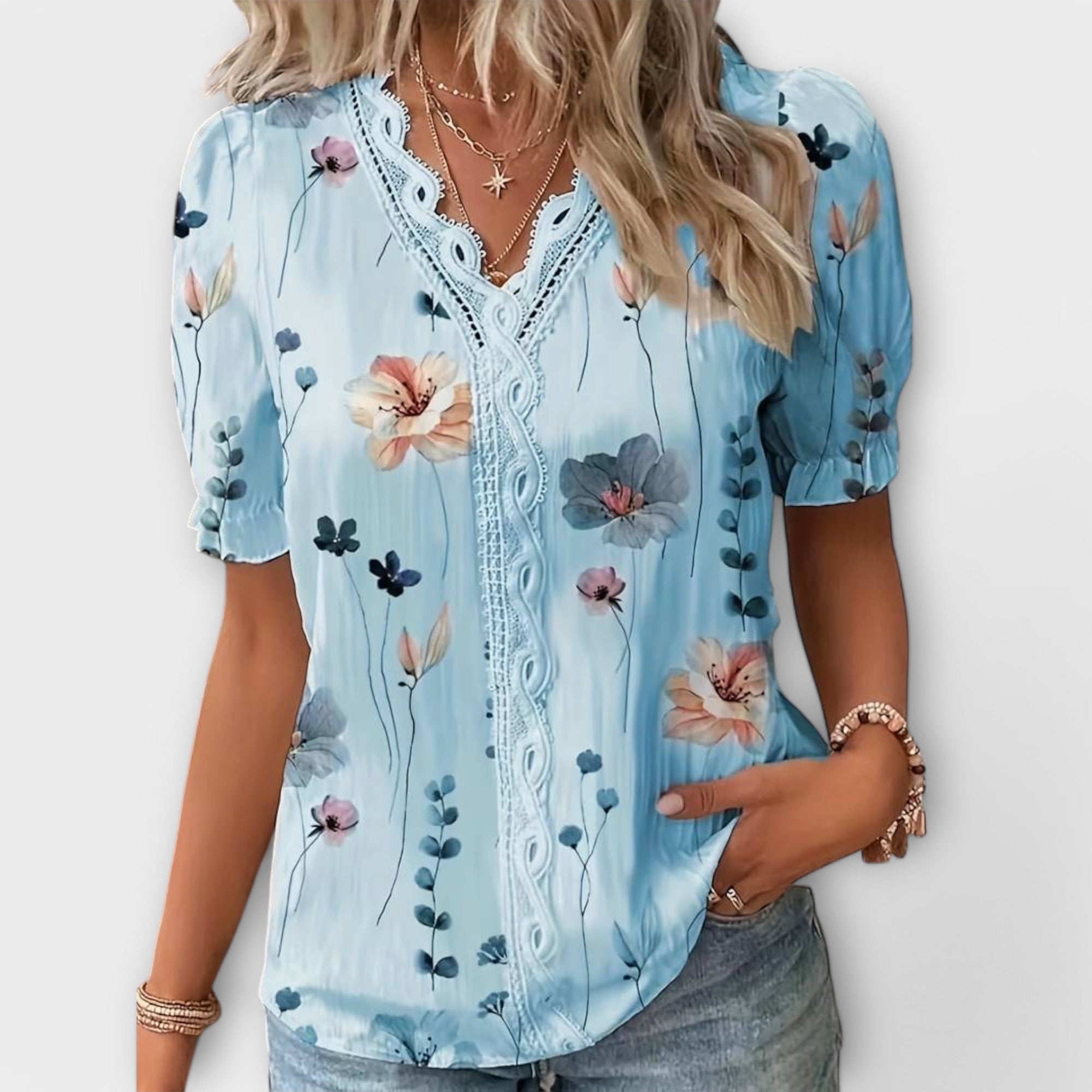 Emily - Moderiktig Blus med V-ringning