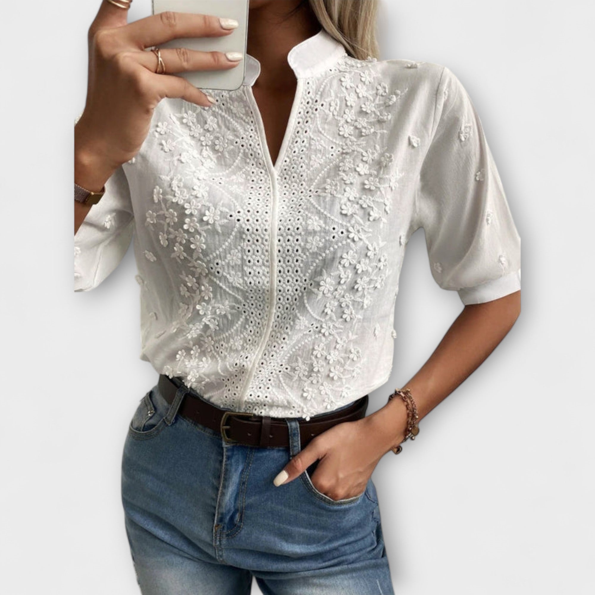Élise - Mila Blus med Utsökt Broderi