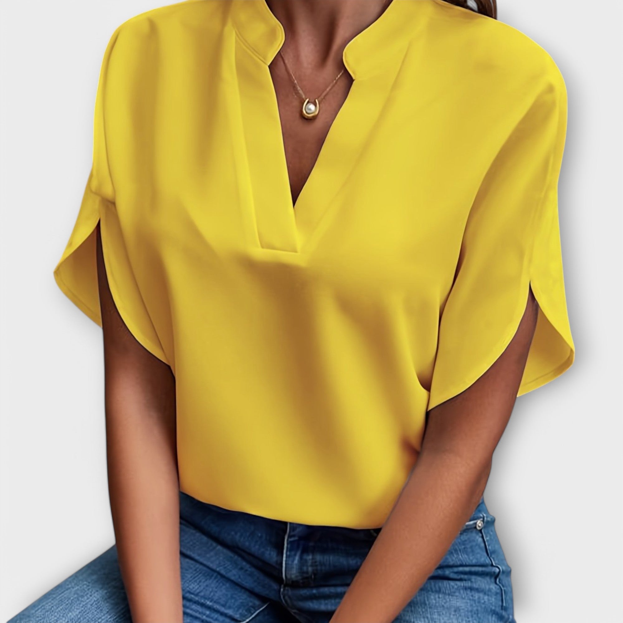 Vivi - Elegant, Lättvikts Blus för Kvinna