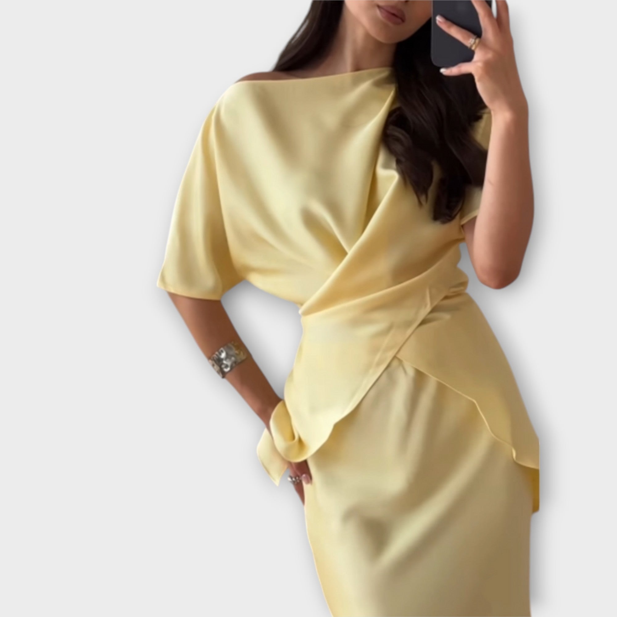 Finja - Off-Shoulder Topp med Knytframsida och Kjolensemble
