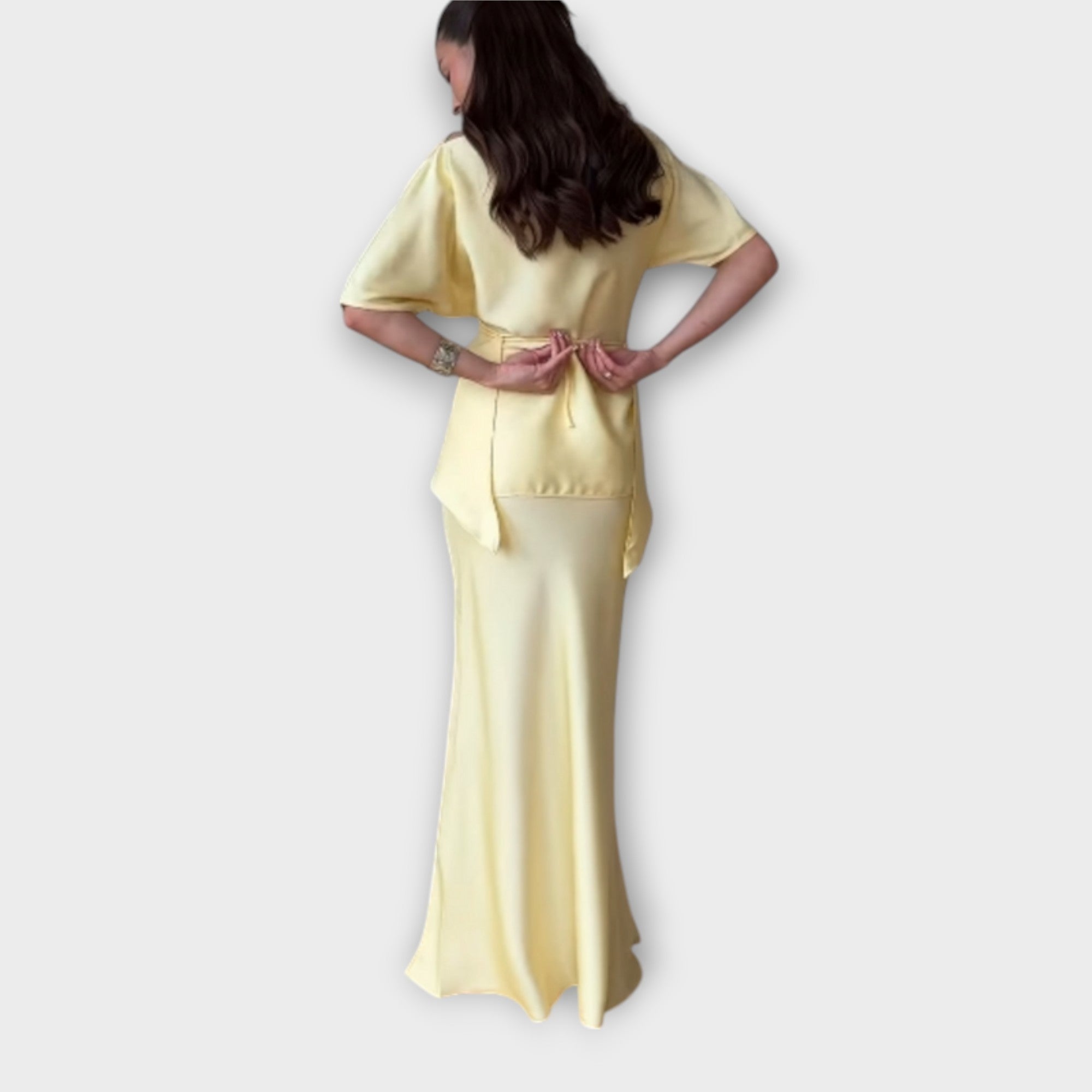 Finja - Off-Shoulder Topp med Knytframsida och Kjolensemble