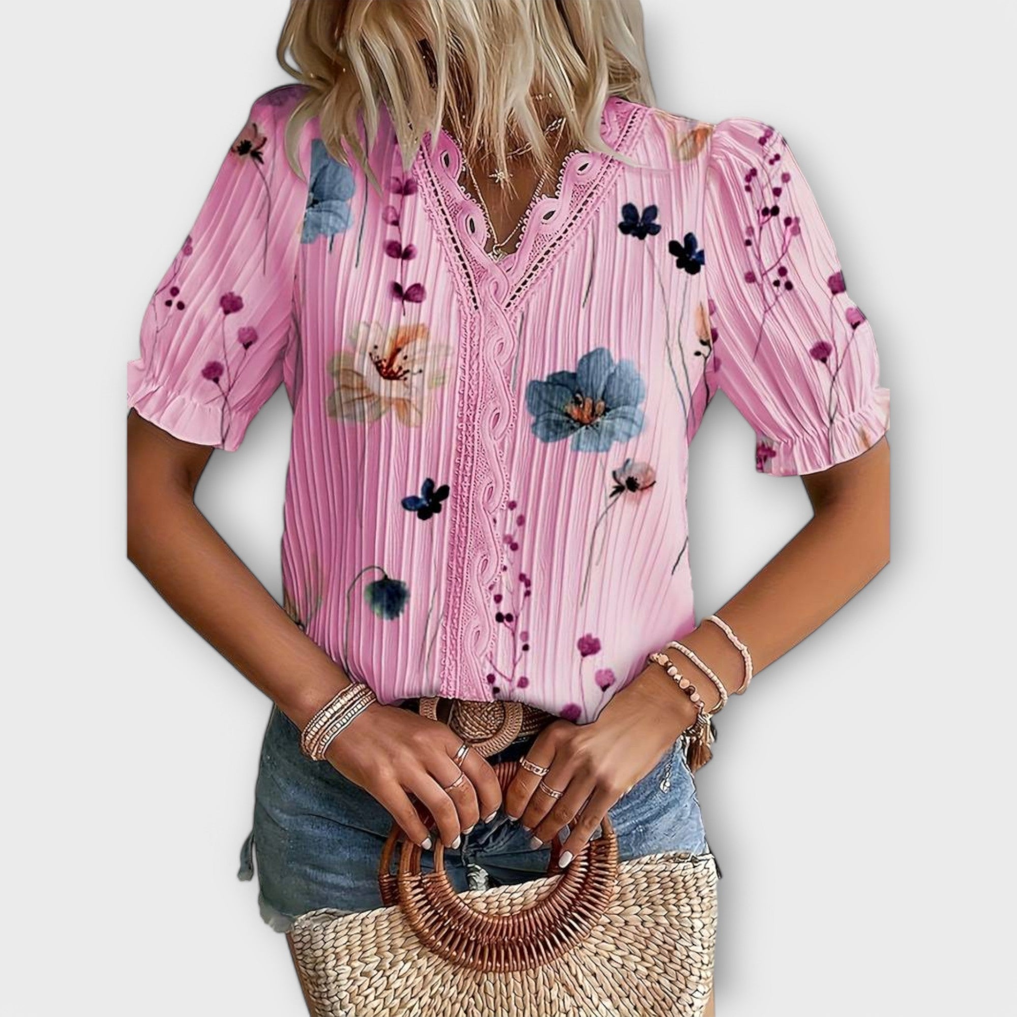 Emily - Moderiktig Blus med V-ringning