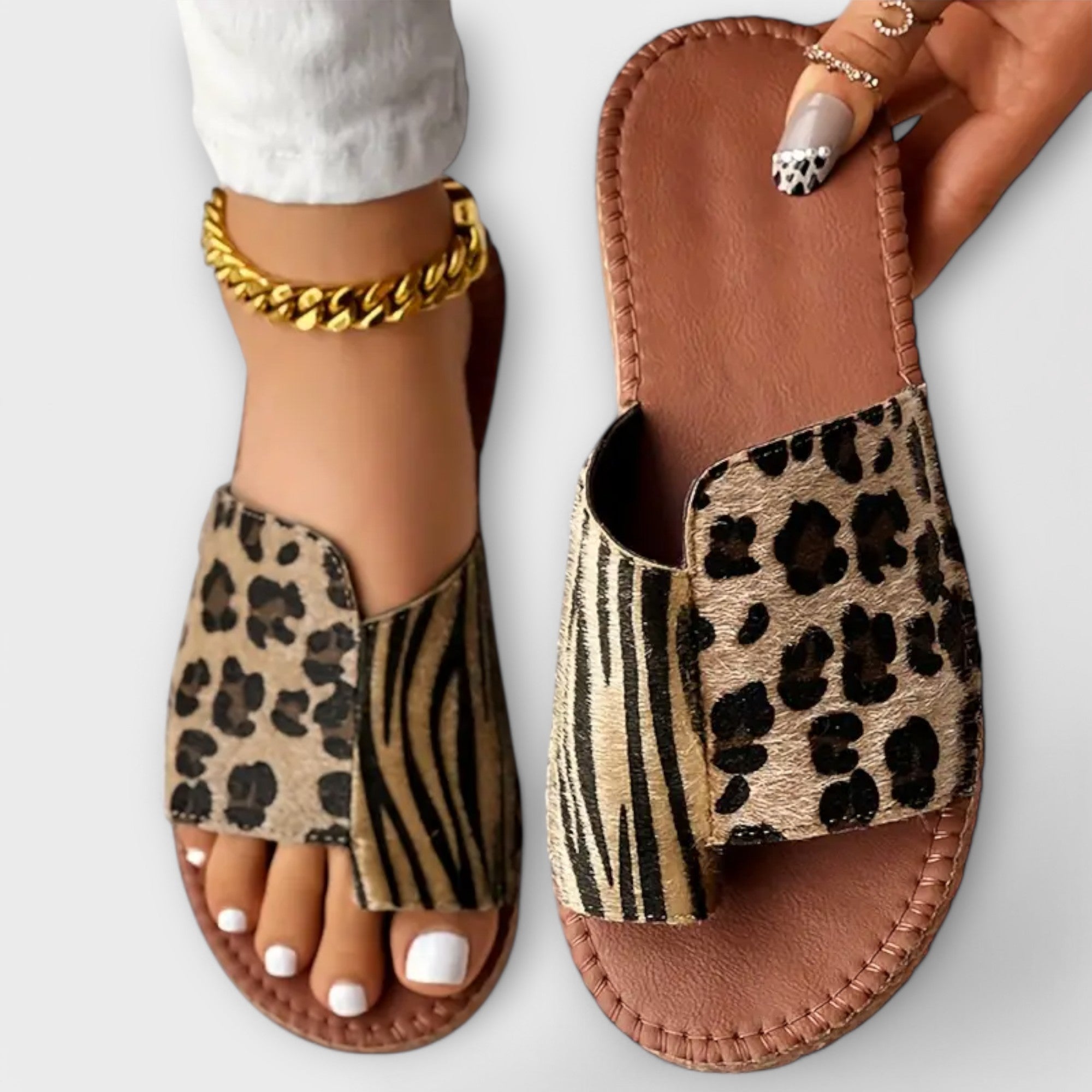Stiliga Tvåfärgade Tofflor med Leopardtryck
