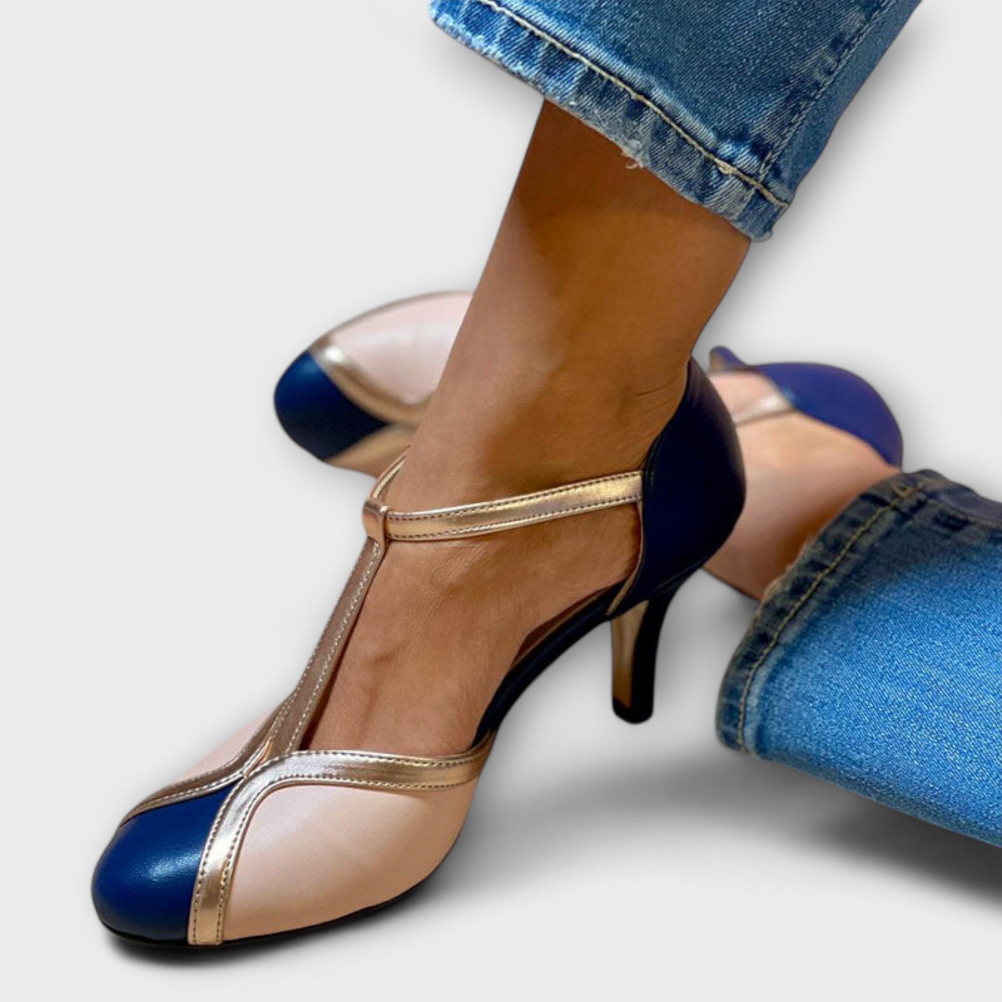 Alessia – Tvåfärgad T-Strap Elegans