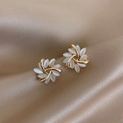 Eleganta Guldörhängen med Utsökta Opalblommönster