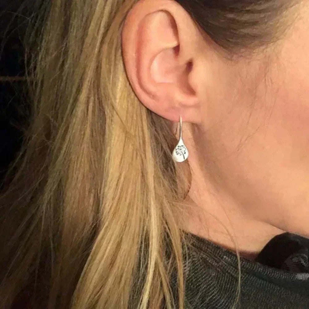 Eleganta Silverörhängen i Maskrosbladdesign