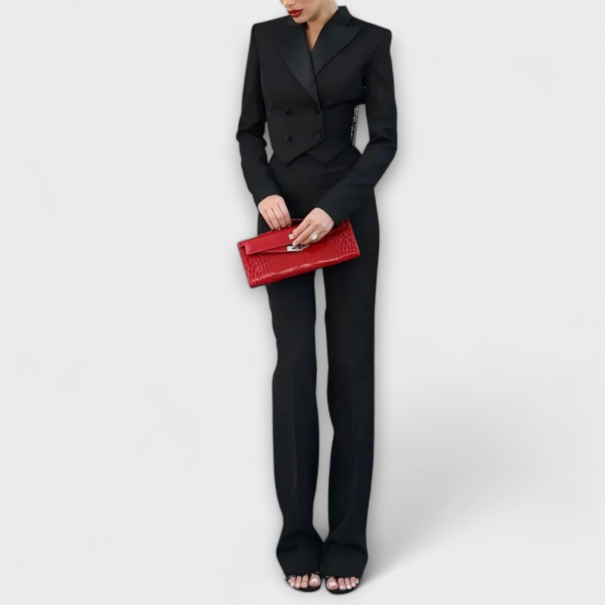 Noa - Svart pärlprydd rygglös kort blazer set