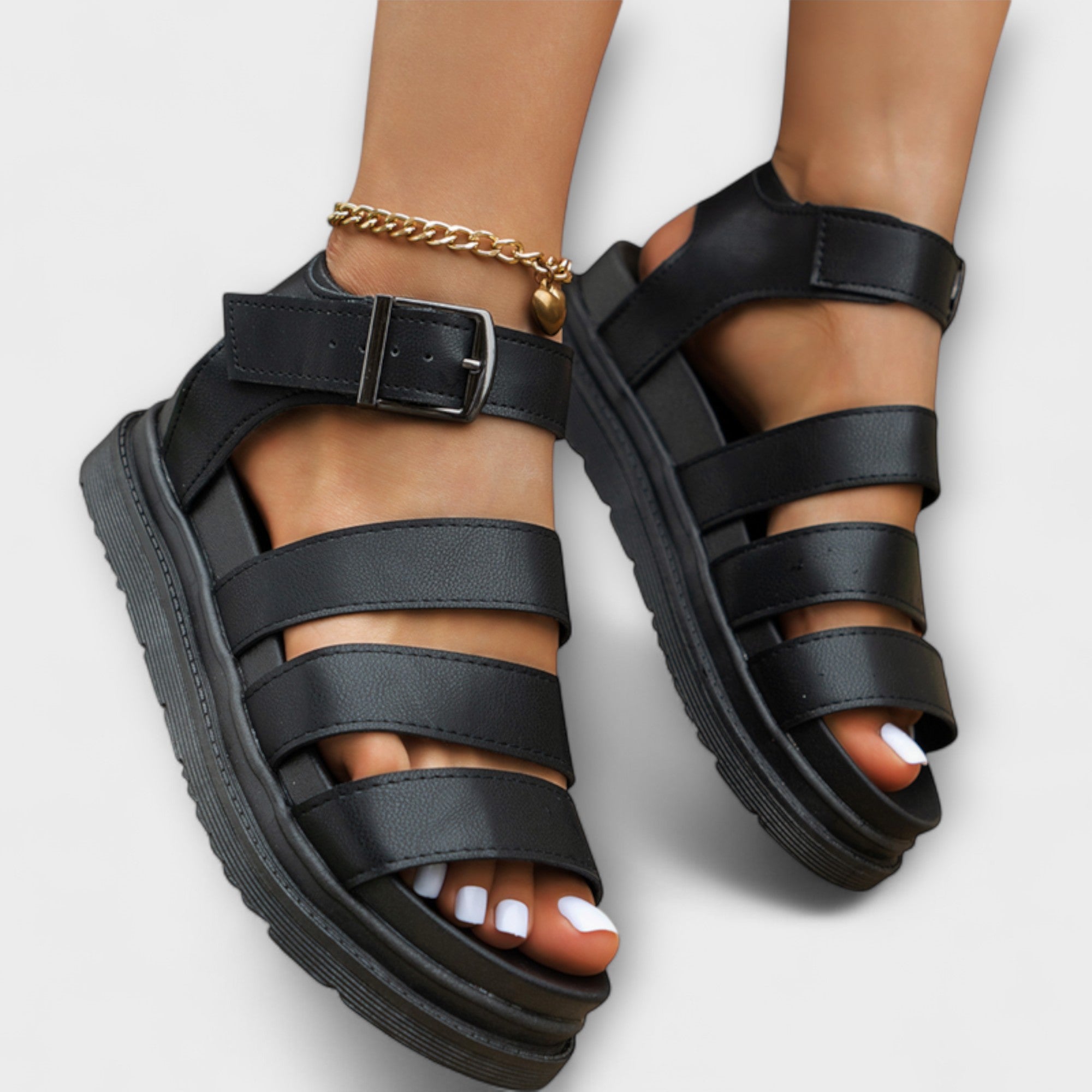Renee – Sandaler med Flera Remmar och Spänne