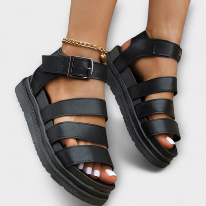 Renee – Sandaler med Flera Remmar och Spänne