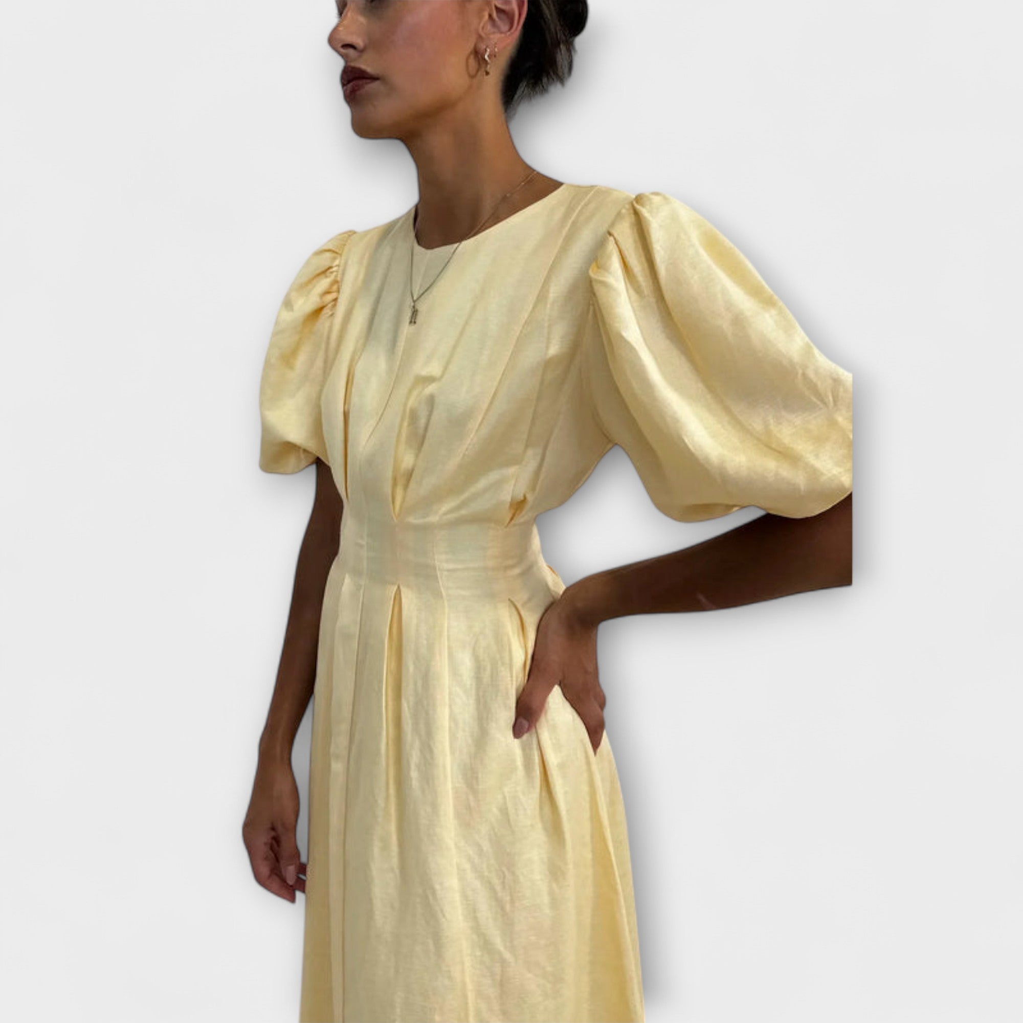 Josephine - Smörgul Maxikjol med Luftigt Design