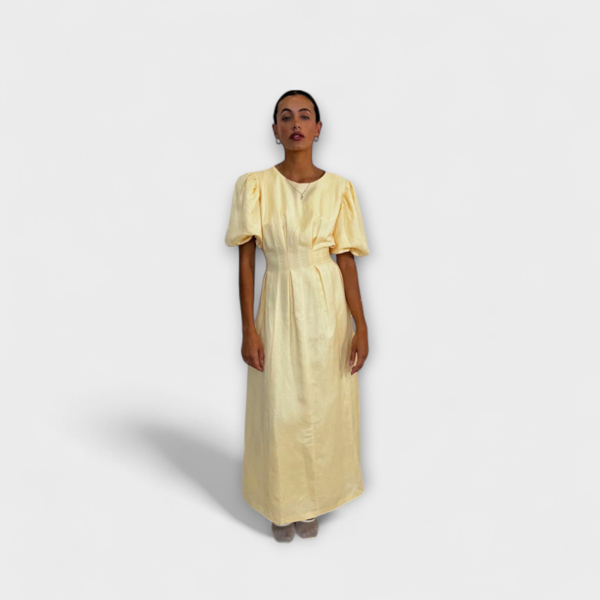Josephine - Smörgul Maxikjol med Luftigt Design