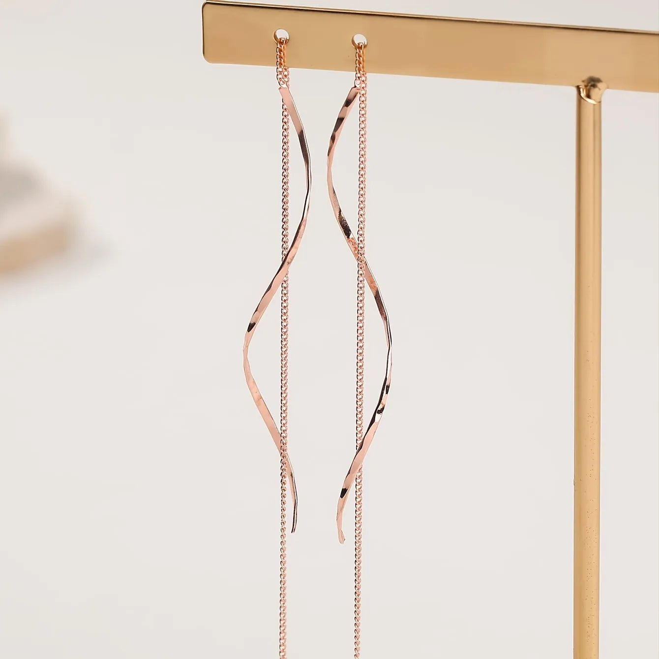 Långa Örhängen med Vågigt Design