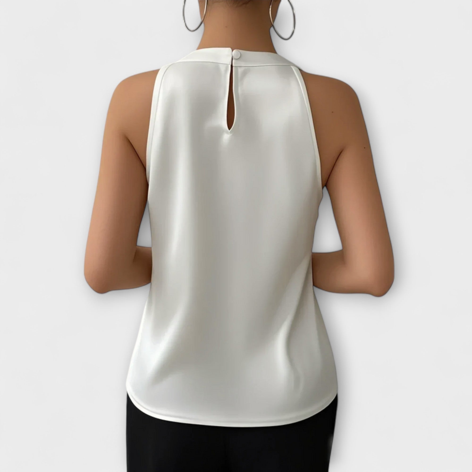 Skye - Chic Satinblus med Off-Shoulder Design