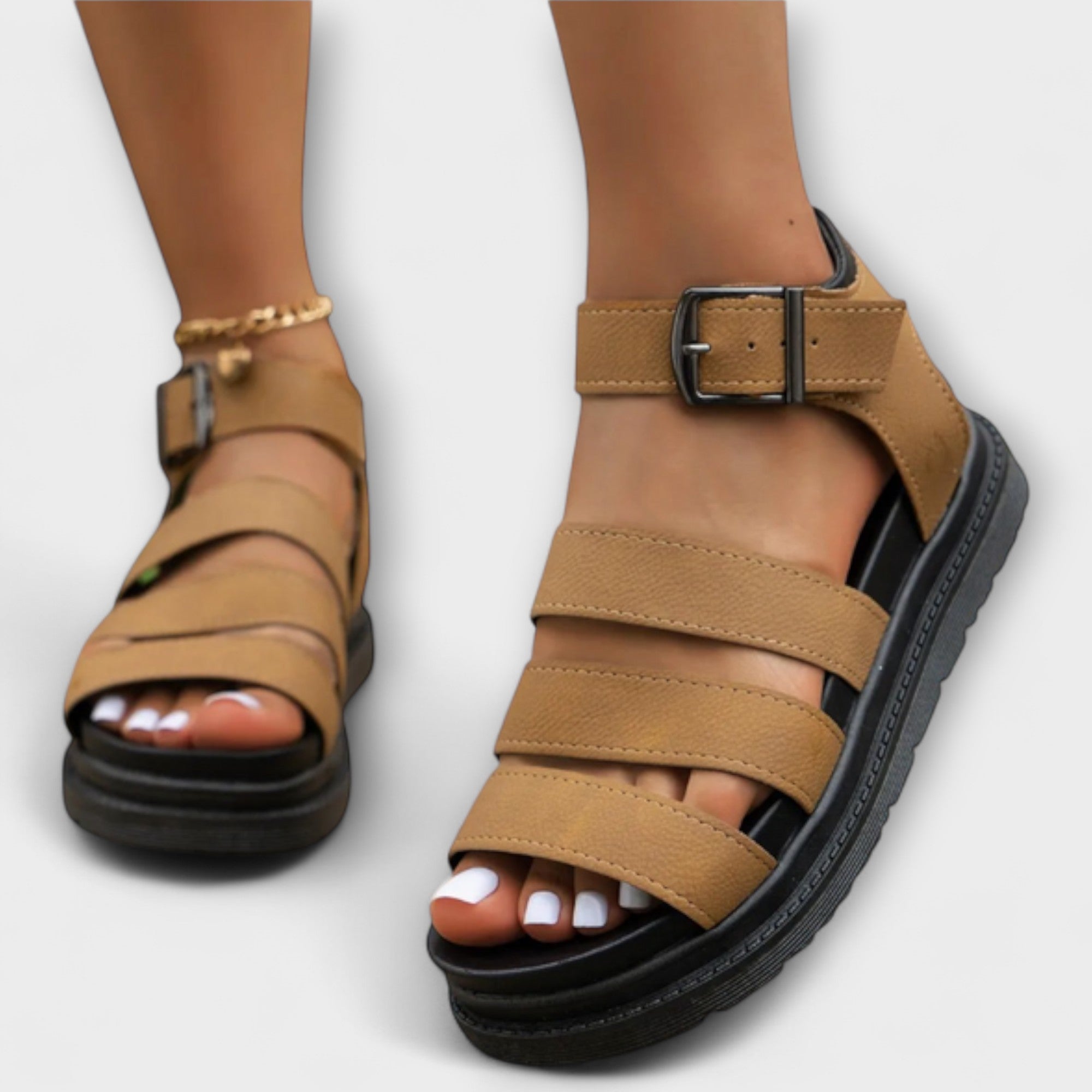 Renee – Sandaler med Flera Remmar och Spänne