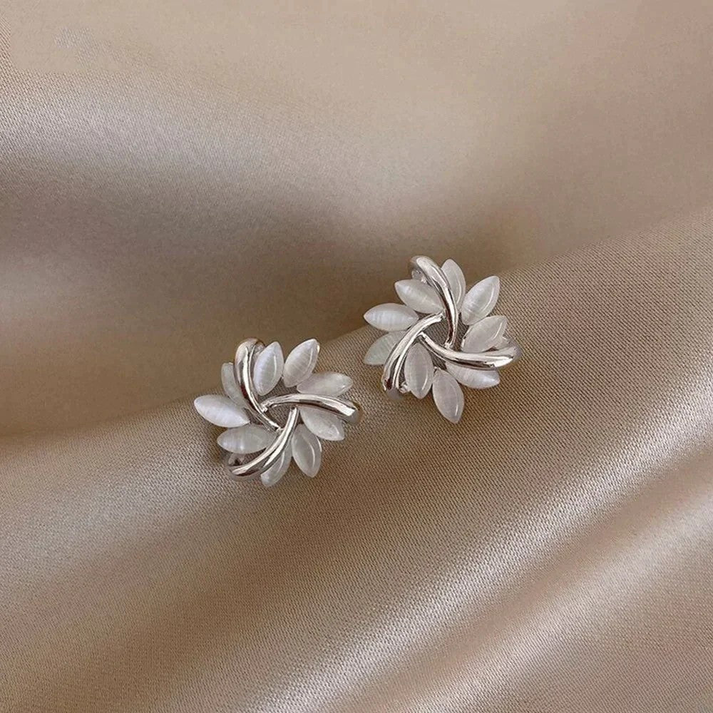 Eleganta Guldörhängen med Utsökta Opalblommönster