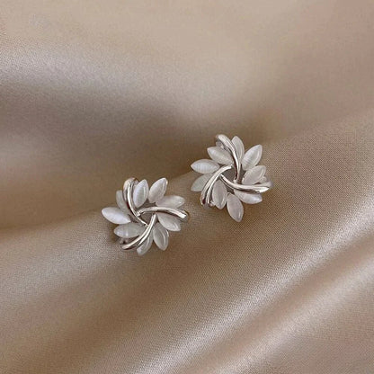 Eleganta Guldörhängen med Utsökta Opalblommönster