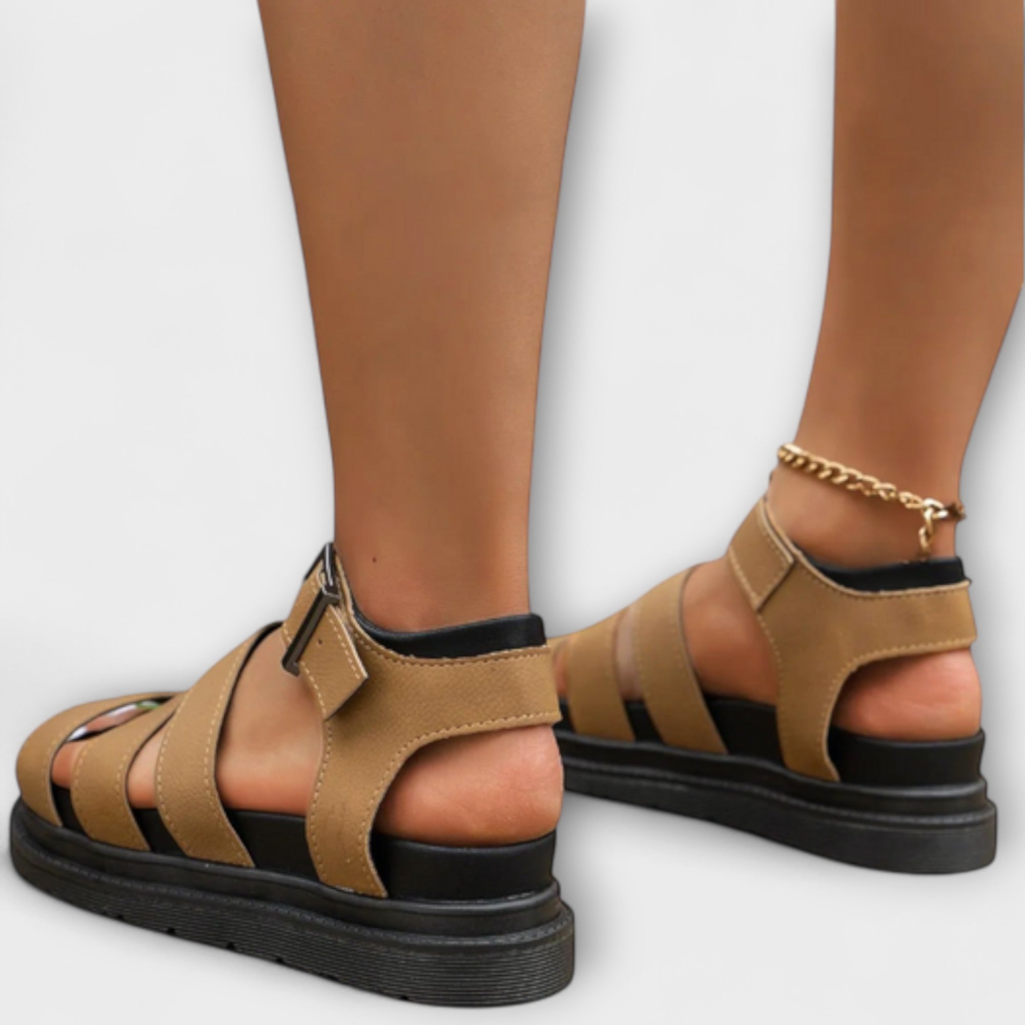 Renee – Sandaler med Flera Remmar och Spänne