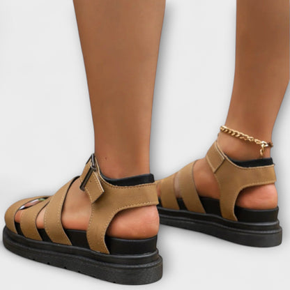 Renee – Sandaler med Flera Remmar och Spänne