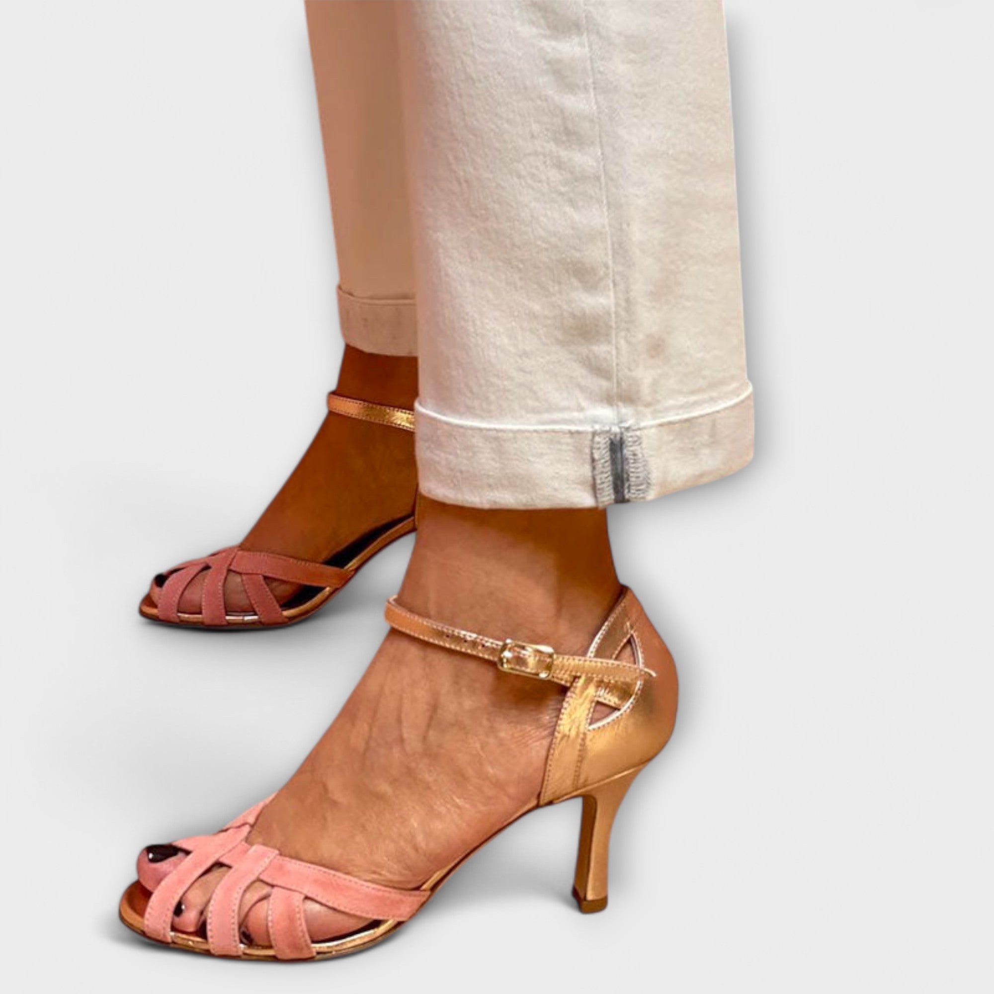 Calista – Glamour i Guld och Rosa