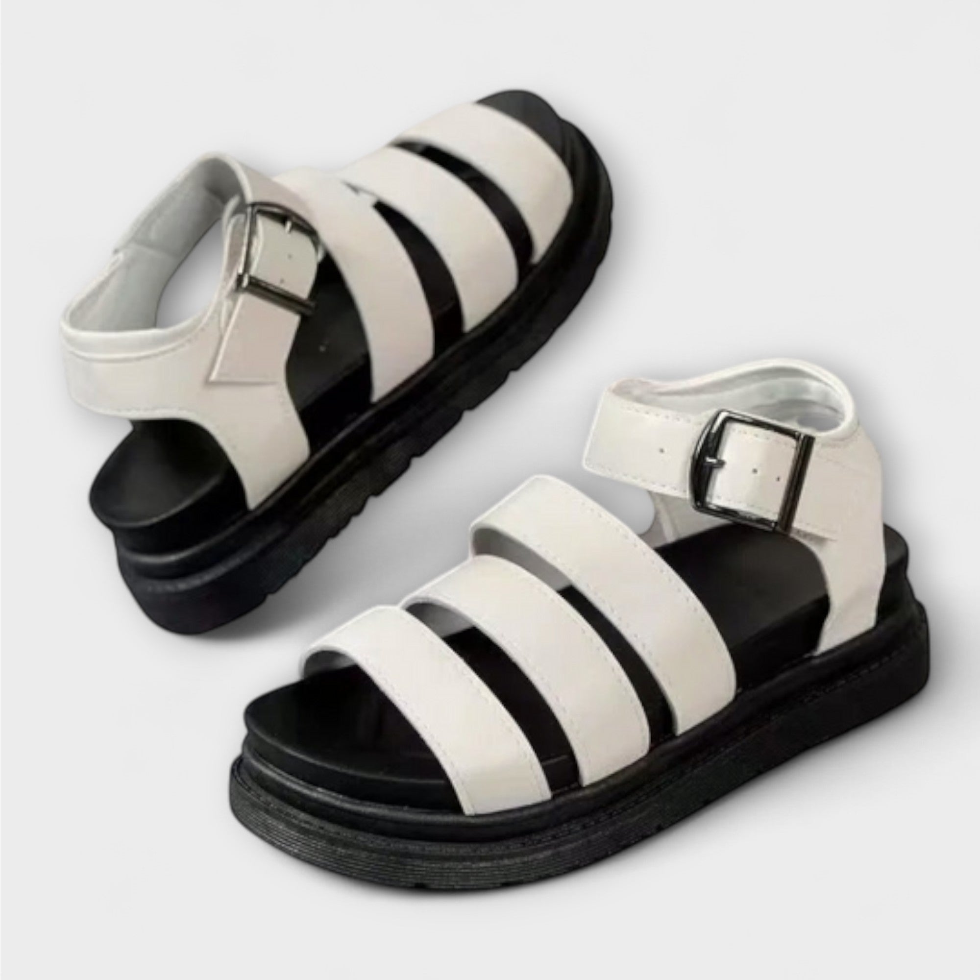 Renee – Sandaler med Flera Remmar och Spänne
