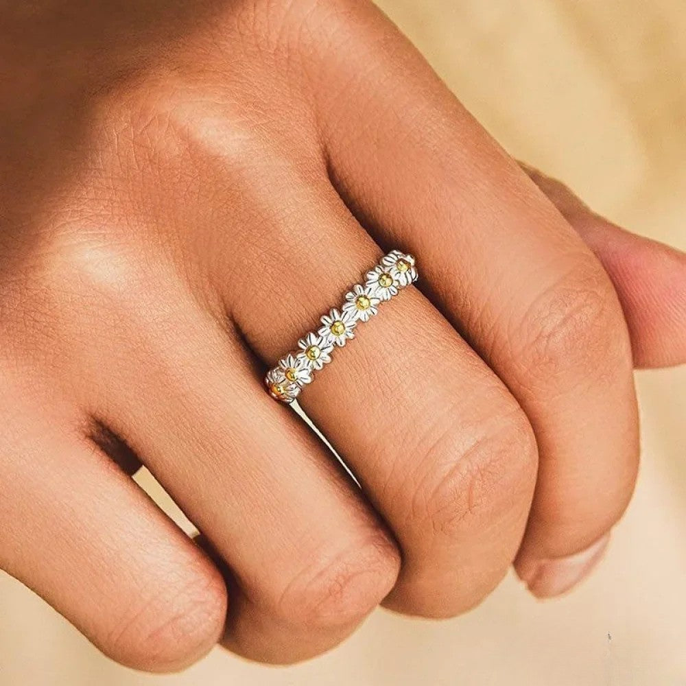 Justerbar Silvering med Handmålad Emalj Daisy