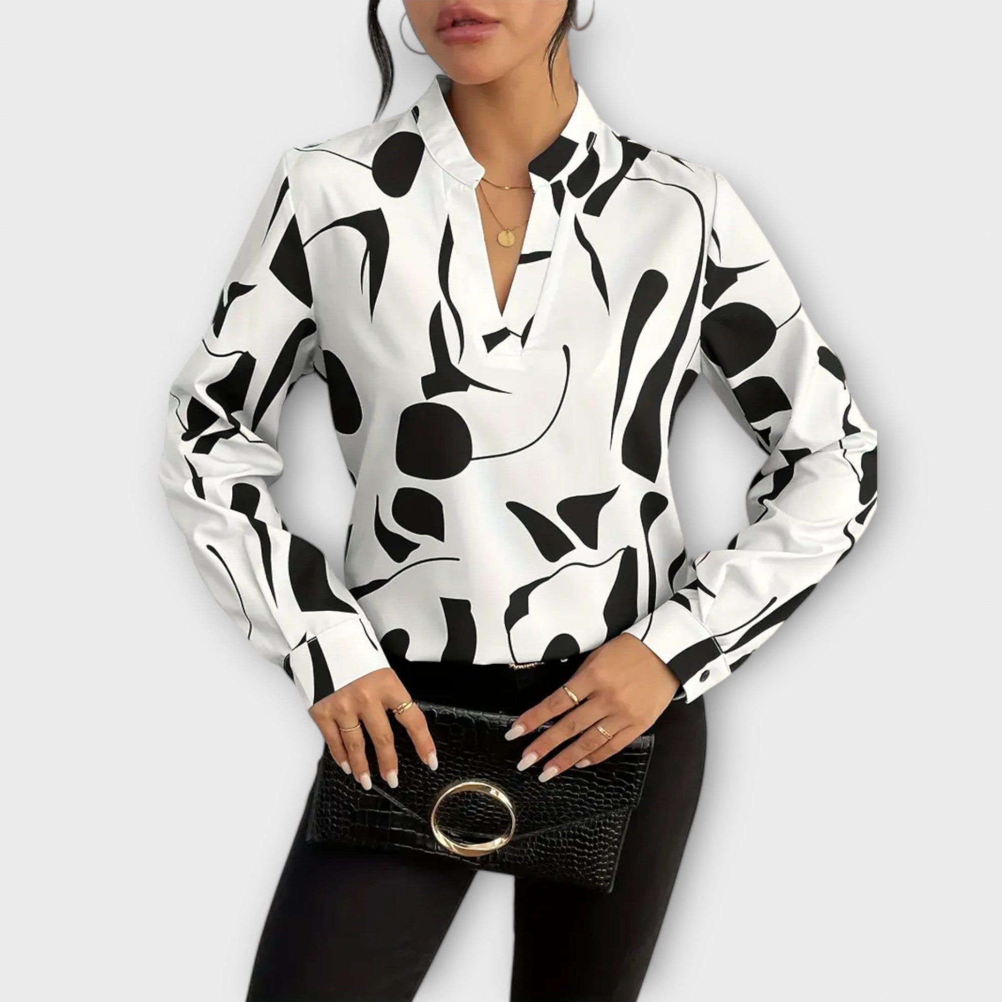 Elegant blus med lång ärm och spetsig halsringning