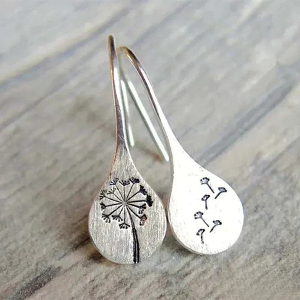 Eleganta Silverörhängen i Maskrosbladdesign