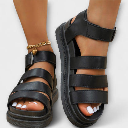 Renee – Sandaler med Flera Remmar och Spänne